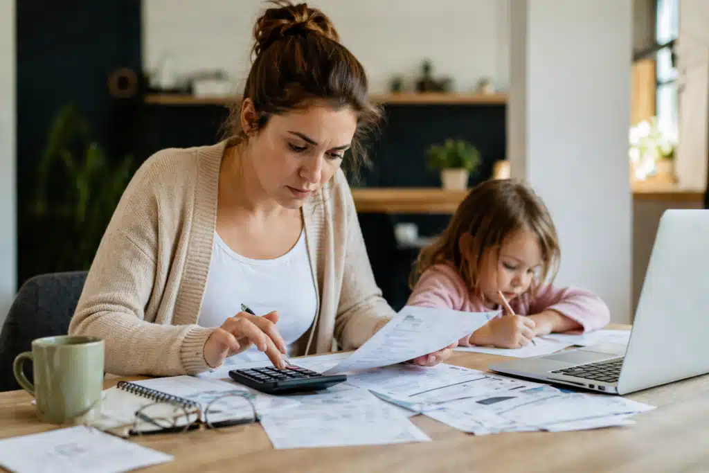 Parent célibataire propriétaire dans le Var : rachat de crédits pour réduire ses mensualités